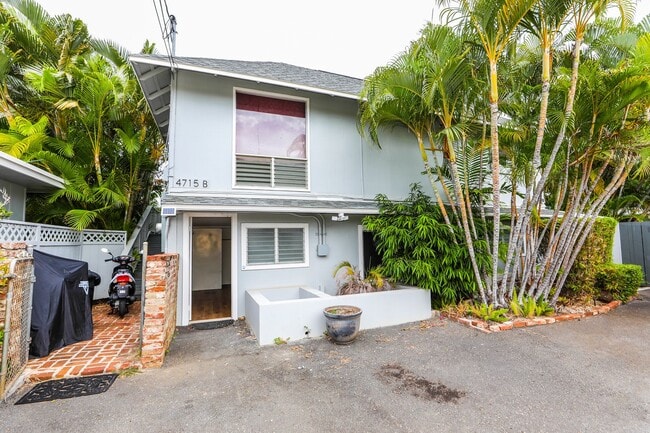 Primary Photo - Kahala Avenue Beachside - remodeled 2 bedroom, 1 bath with Luxury Vinyl Plank Flooring