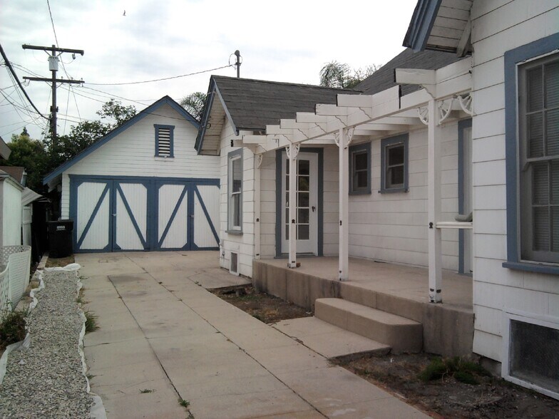 Building Photo - 8830 Underwood St