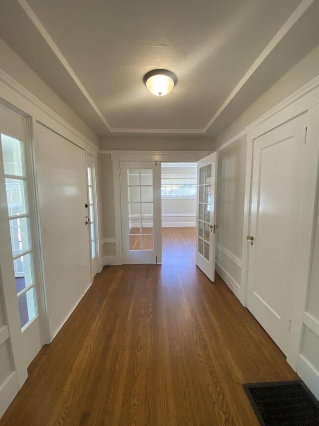 Building Photo - 1401 Bellevue Ave