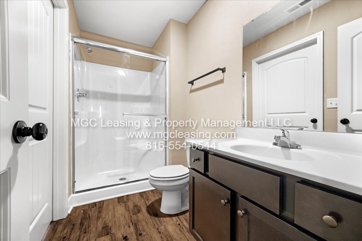 Building Photo - 504 N Foxridge Dr