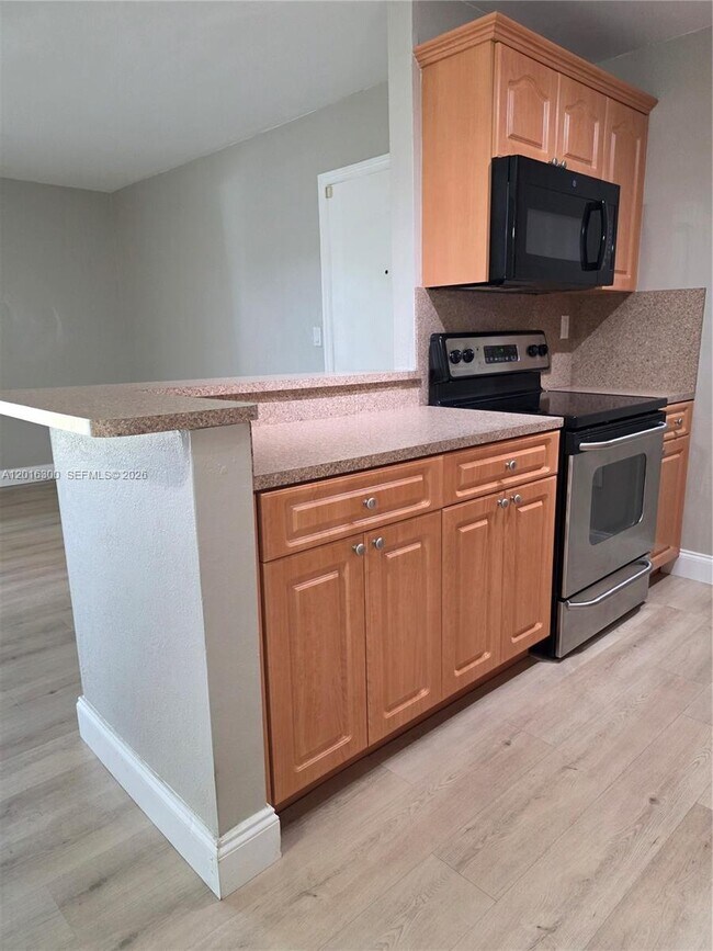 Building Photo - 10765 SW 108th Ave