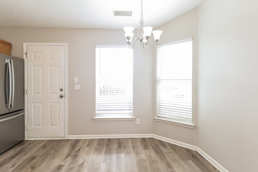 Building Photo - 1641 Galesburg St