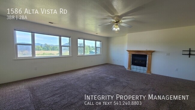 Building Photo - 1586 Alta Vista Rd