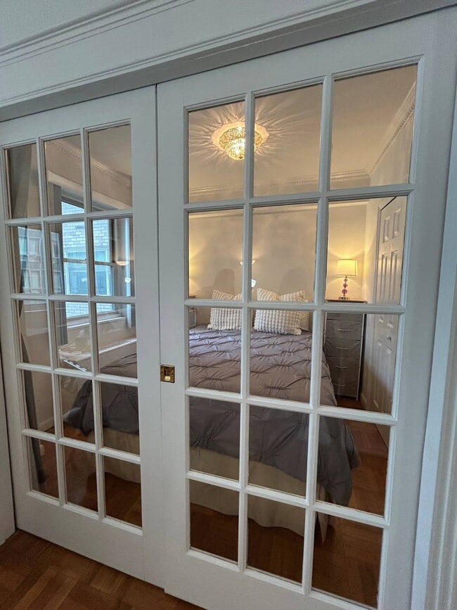 Building Photo - 100 W 57th St