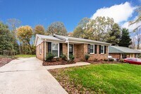 Building Photo - 3BD/1BA Ranch in Cabarrus Woods!