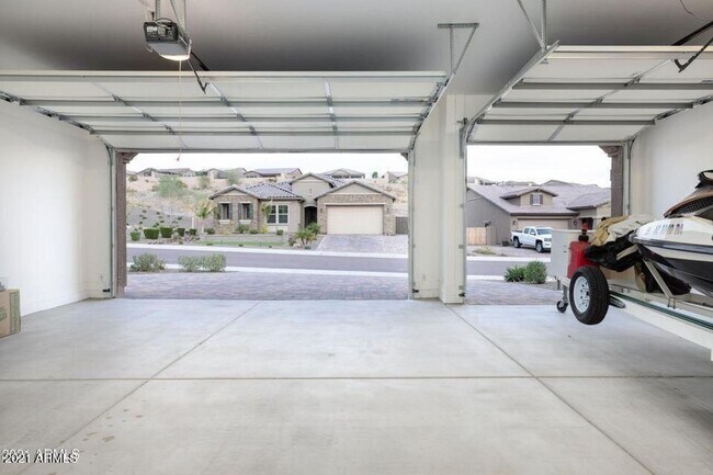 Building Photo - Beautiful 2018 Home in Tierra Del Rio!