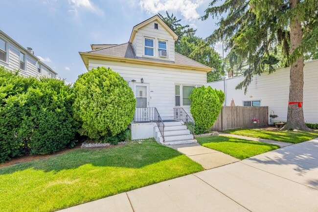 Primary Photo - 6461 N Newark Ave