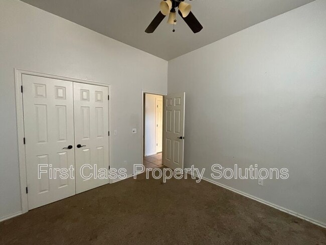 Building Photo - 2206 Barton St