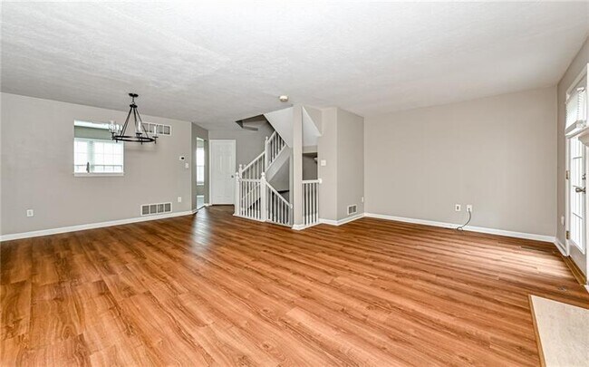 Building Photo - 229 Hillvue Dr