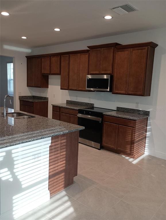 Building Photo - 7189 Dilly Lake Ave