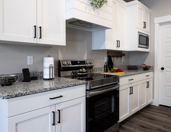 Building Photo - Refined 3-Bedroom Townhome in Sugar City | Spacious Layout, 2-Car Garage & Modern Finishes