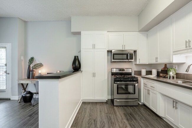 Building Photo - Axiom Westwood