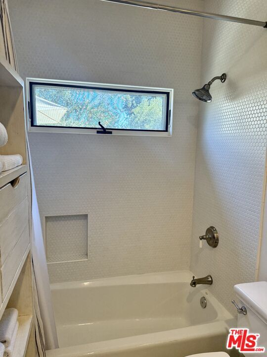 Building Photo - 220 France Cir