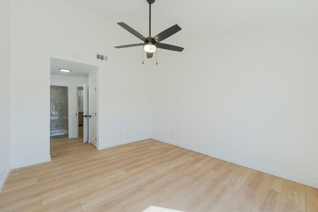 Building Photo - 1239 W Rosecrans Ave
