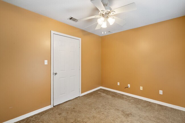 Building Photo - 330 Boggy Hollow Rd