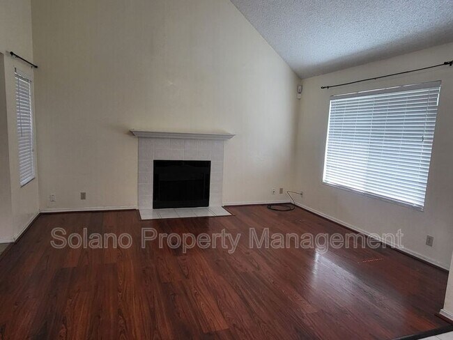 Building Photo - 125 Serpentine Dr