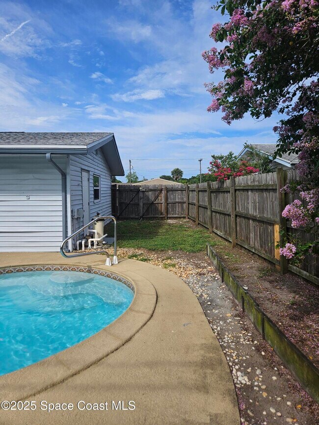 Building Photo - 955 Beechfern Ln