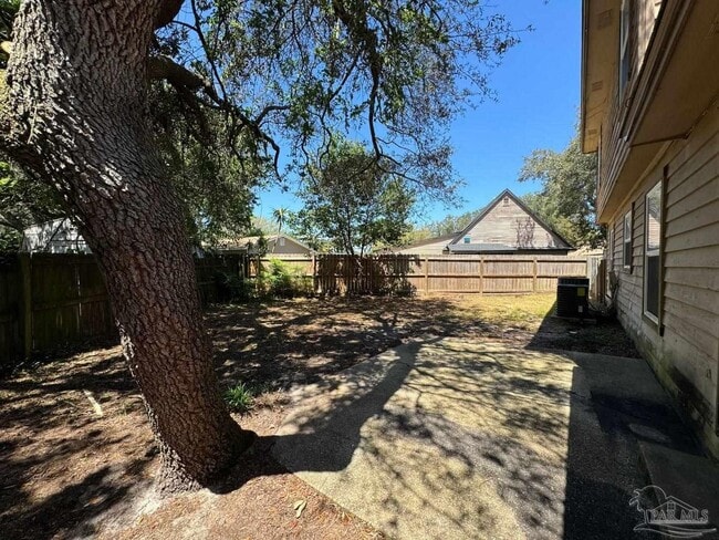 Building Photo - 1017 Great Oaks Dr