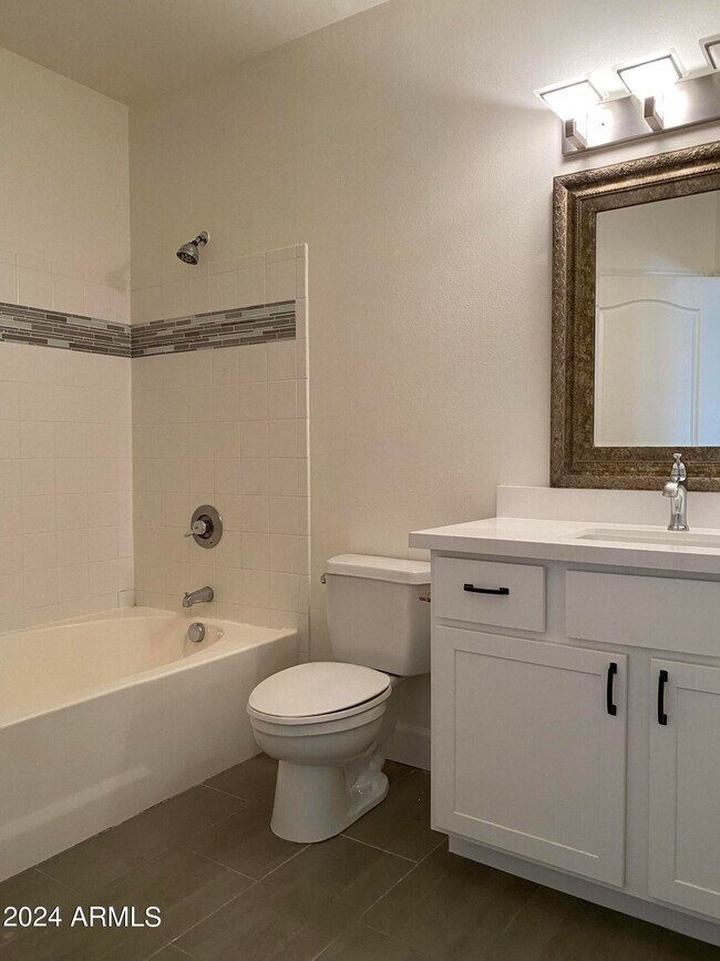 Building Photo - 1701 E Colter St