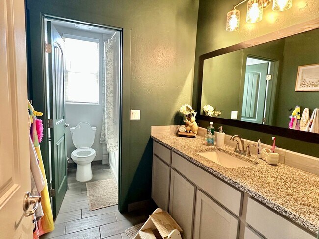 Building Photo - 1077 El Nido Dr