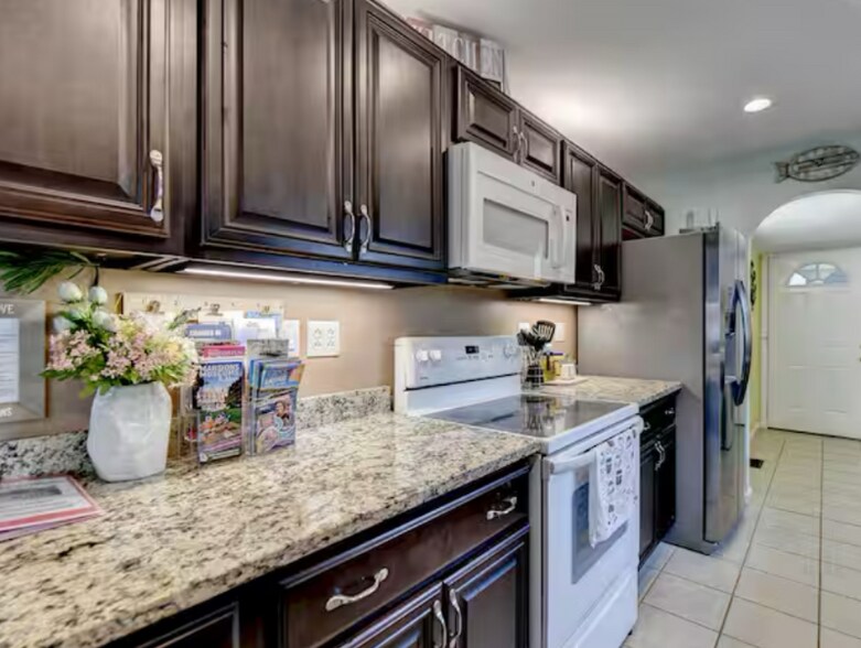 Building Photo - 2817 Evergreen Pl