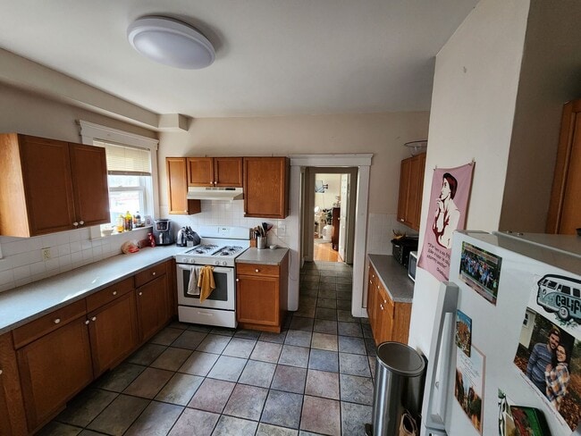 Building Photo - 134 Brooks St