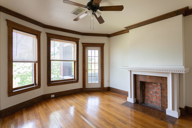 Building Photo - 324 Hendrie St