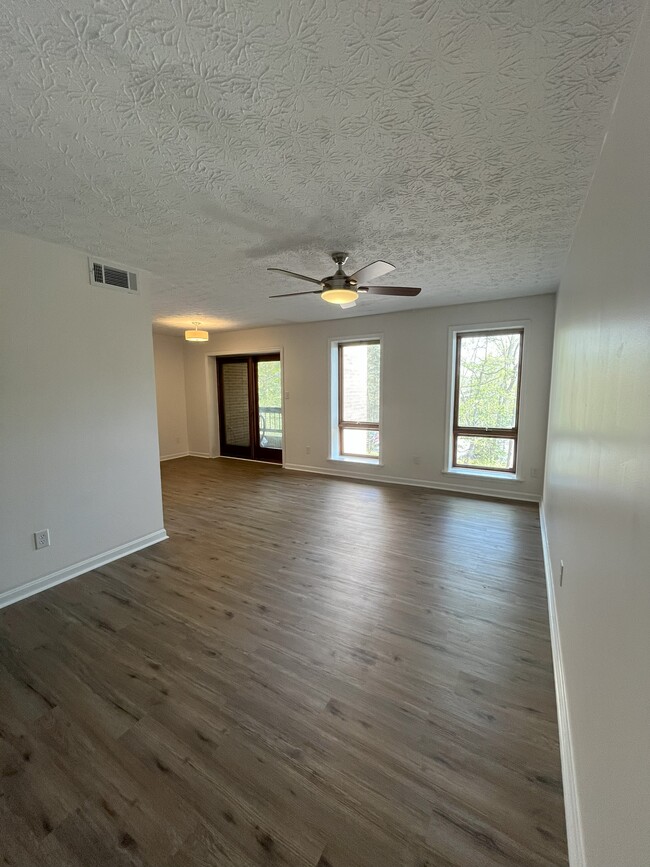 Building Photo - 44710 Beechwood Ct