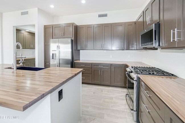 Building Photo - 6489 Calle Placido Dr