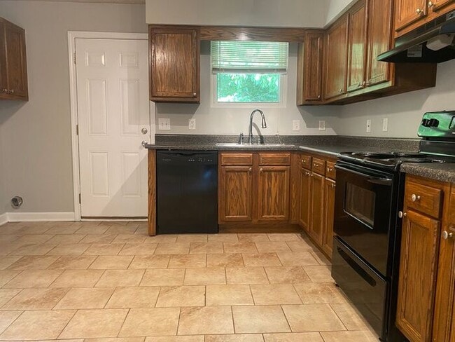Building Photo - Amazing 2BR/1BA East Nashville Duplex!