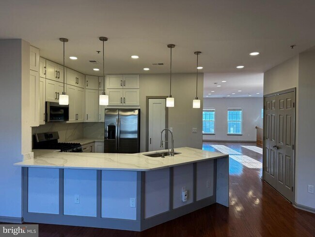 Building Photo - 20240 Macglashan Terrace