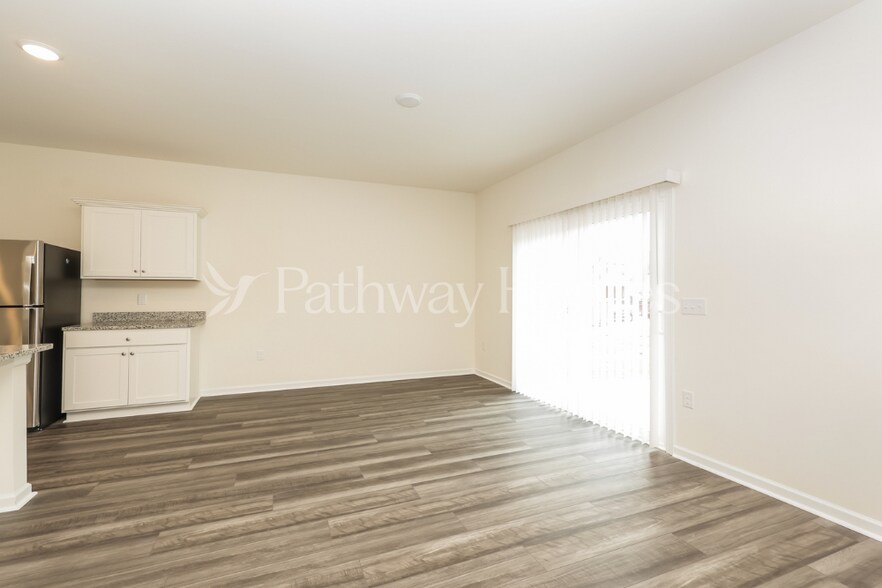 Building Photo - 1074 Large Poppy Dr