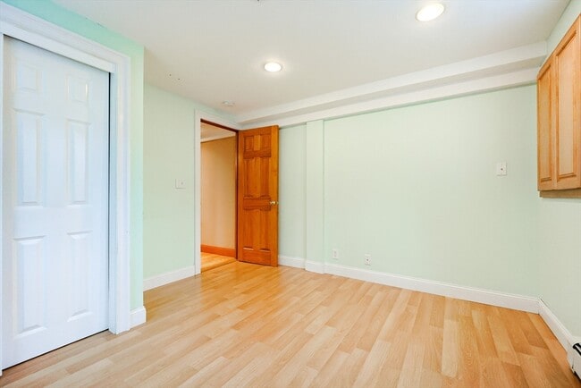 Building Photo - 68 Greene St