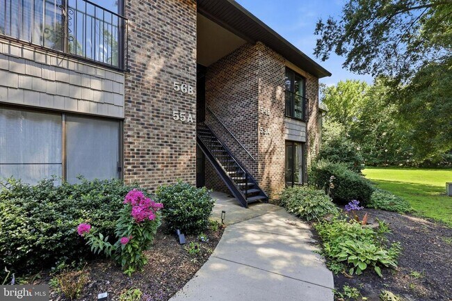Building Photo - 53A W Bluebell Ln