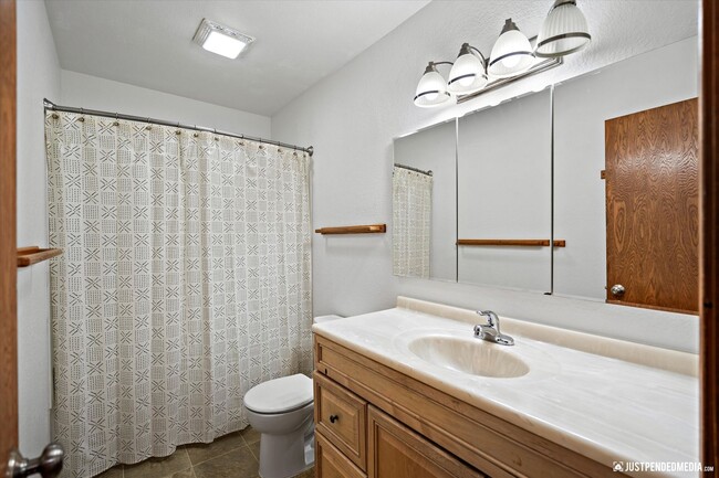 Building Photo - Modern Southside Duplex