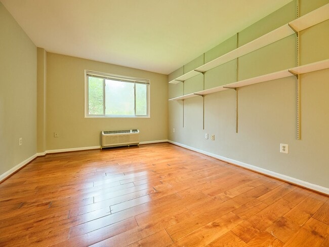 Building Photo - 4114 Davis Pl NW