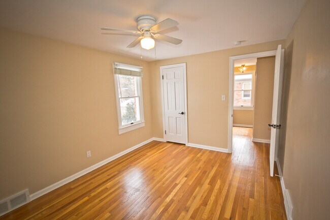 Building Photo - 1433 Henrietta St