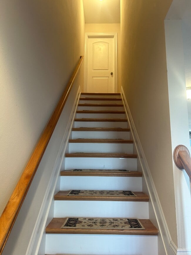 Building Photo - 1115 Helmsdale Dr