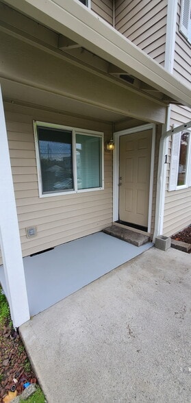 Primary Photo - 825 Maple St