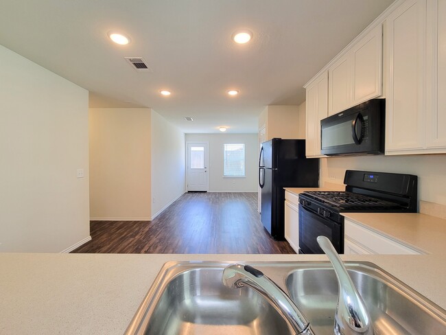 Building Photo - 5627 Savanna Pasture Rd