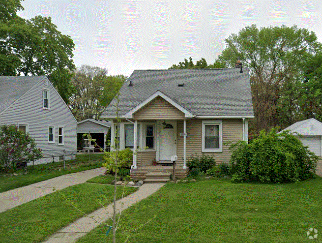 Building Photo - 118 S Vermont Ave