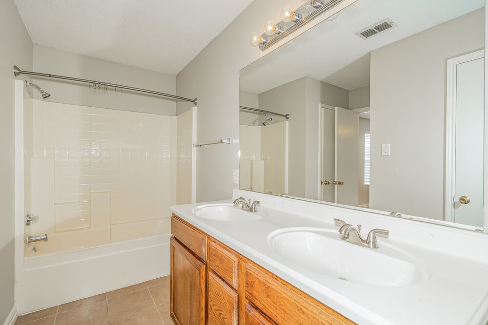 Building Photo - 537 Bailey St