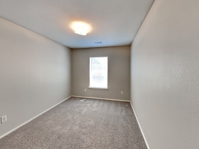Building Photo - Welcome Home!!