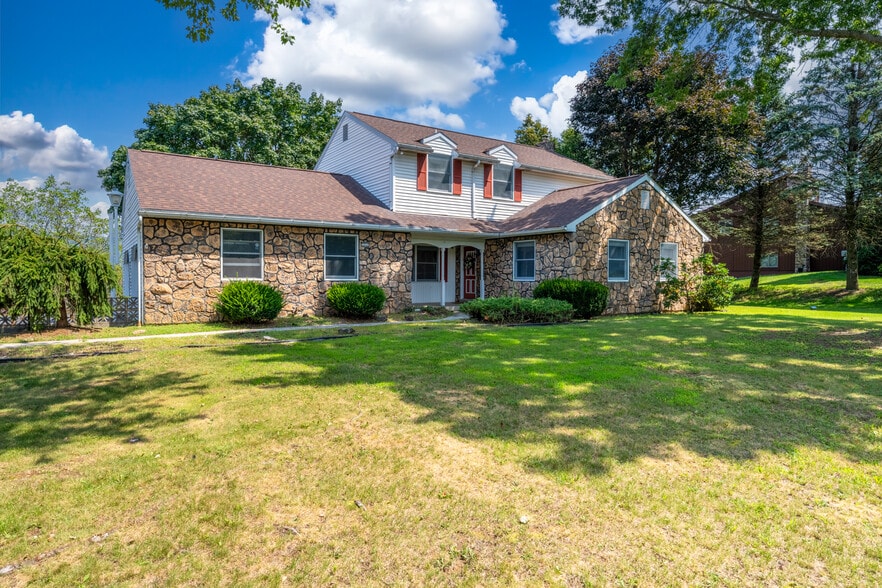 Primary Photo - 3250 Vista Dr