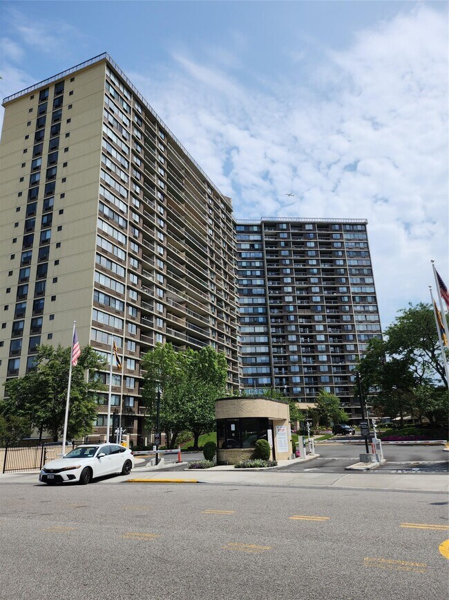Primary Photo - 2 Bay Club Dr