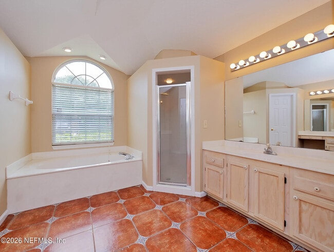 Building Photo - 12252 Lake Fern Dr