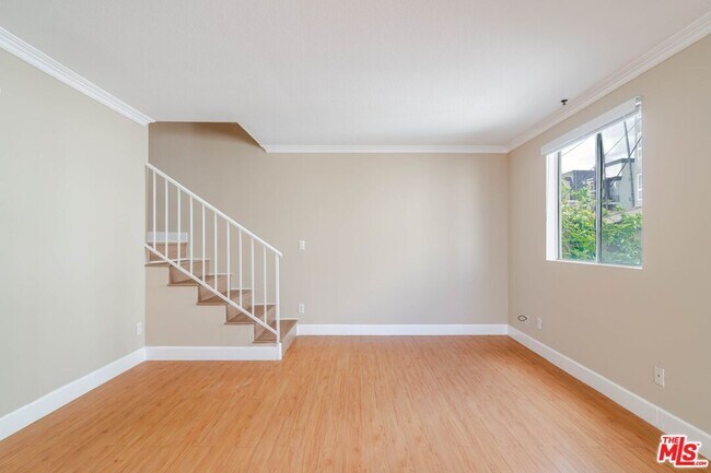 Building Photo - 11063 Cumpston St