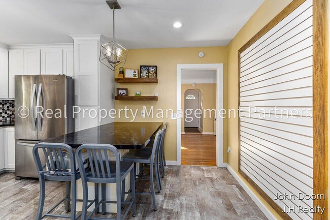 Building Photo - Spacious 3-Bedroom Home in Alger Heights –...