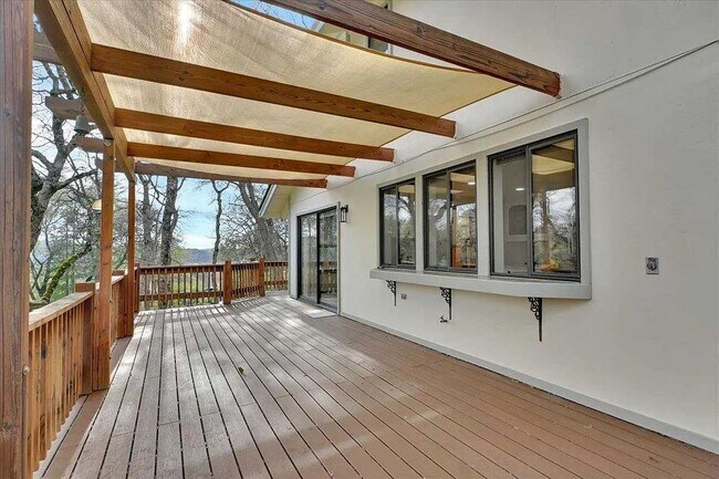 Building Photo - Large 4-bedroom Remodeled home in Lake Wildwood, Penn Valley, CA 95946