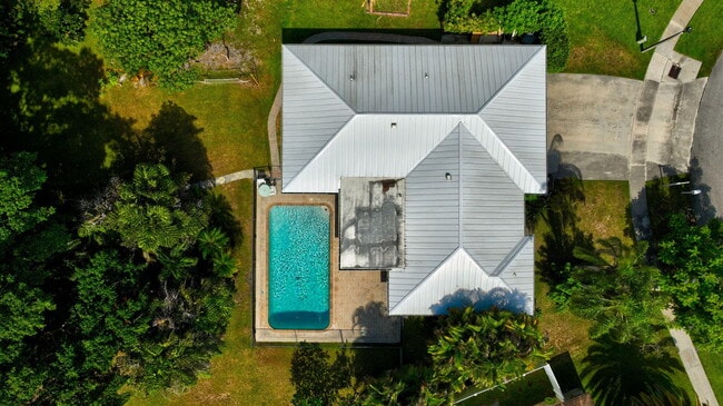 Building Photo - 4760 Bison St